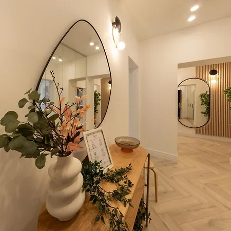 Апартаменти Elegant 1br - Old Town Sapphire - River View