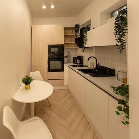 Apartament Elegant 1br - Old Town Sapphire - River View