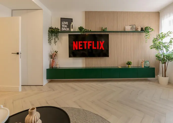 Elegant 1br - Old Town Sapphire - River View * بوخارست