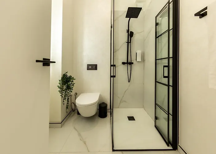 Elegant 1br - Old Town Sapphire - River View Apartment Bucharest