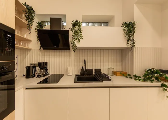 Elegant 1br - Old Town Sapphire - River View Apartment Bucharest