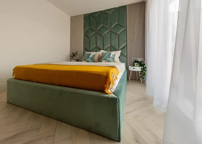 Elegant 1br - Old Town Sapphire - River View Apartment