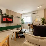 Elegant 1br - Old Town Sapphire - River View Apartment *