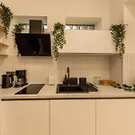 Elegant 1br - Old Town Sapphire - River View Apartment Bucharest