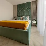 Elegant 1br - Old Town Sapphire - River View Apartment